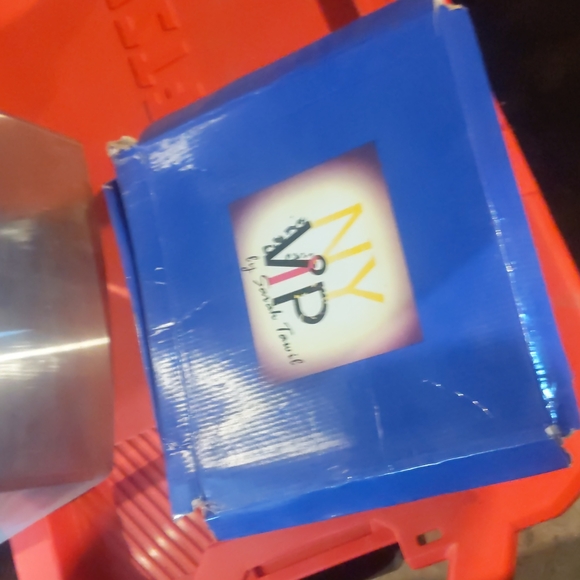 Gently USED NY Vip fur lined red boots size 8 - Picture 8 of 8